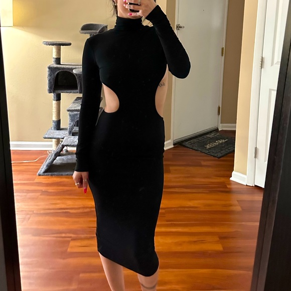 Long sleeve turtleneck open back cut out hourglass front midi dress -WORN ONCE! - Picture 2 of 5